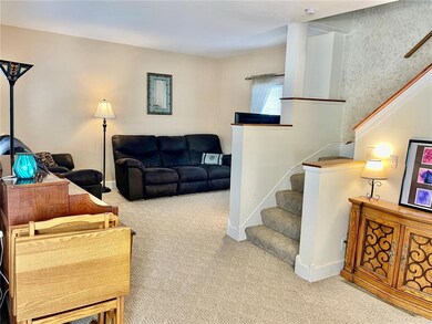 271 12th St NW, Cedar Rapids, IA 52405 - photo 4