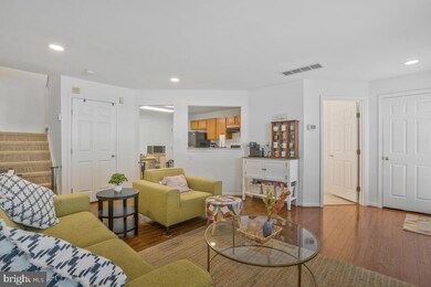 9221 Cardinal Forest Ln unit 32, Lorton, VA 22079 - photo 5