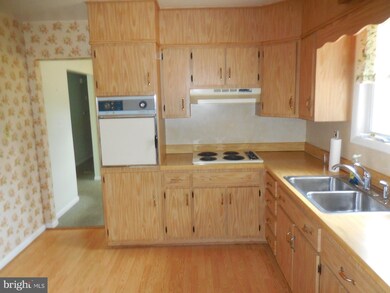 5708 Alan Dr, Clinton, MD 20735 - photo 2