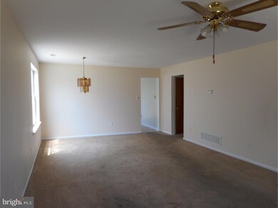 237 Lafayette Dr, Swedesboro, NJ 08085 - photo 4