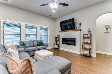 944 E 5th St, Springtown, TX 76082 - photo 6