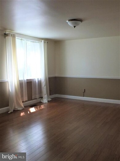 11172 Forest Edge Dr, Reston, VA 20190 - photo 2