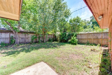 6227 Lindyann Ln, Houston, TX 77008 - photo 5