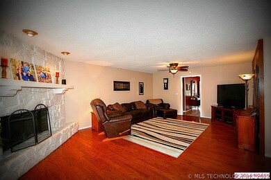 Gorgeous Hardwoods, Large Living Area, With massiv