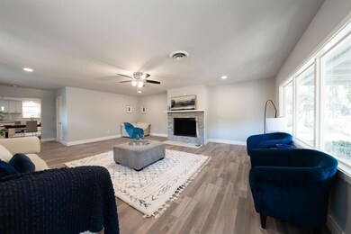 708 Briarwood Ln, Hurst, TX 76053 - photo 6