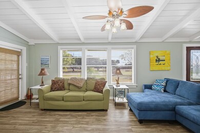 1321 Jenkins St, Rockport, TX 78382 - photo 5