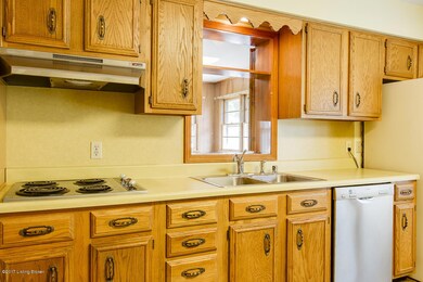 9201 Hudson Ln, Louisville, KY 40291 - photo 7