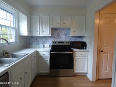 325 Driftwood Cir unit B, Southern Pines, NC 28387 - photo 4