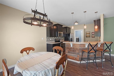 808 Railway Cir, Wentzville, MO 63385 - photo 5