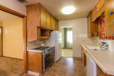 6) KITCHEN