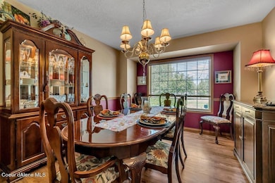 7Formal Dining.jpg-SMALL