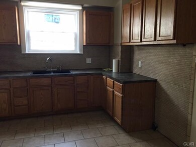 244 S Walnut St, Slatington, PA 18080 - photo 6