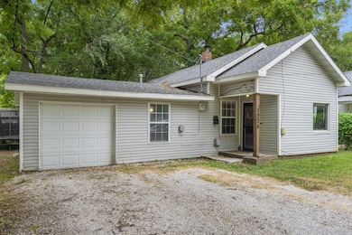 1226 E Scott St, Springfield, MO 65802 - photo 2