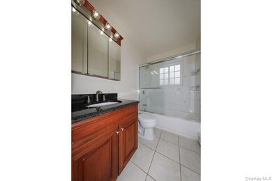 52 Johnson Ave unit 3-7C, Sayville, NY 11782 - photo 5