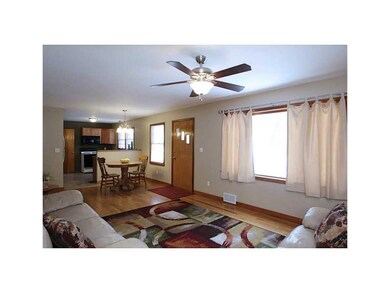 1201 Memorial Dr SE, Cedar Rapids, IA 52403 - photo 5