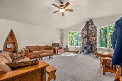 461 Wolf Song Dr, Grants Pass, OR 97526 - photo 4