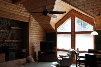 1995 E Strawberry Creek Dr-Living room