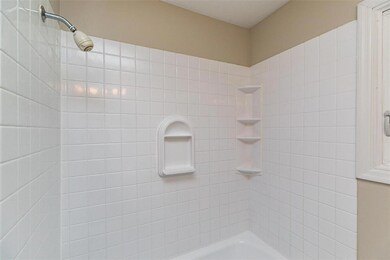 336 Indiandale Rd SE, Cedar Rapids, IA 52403 - photo 6