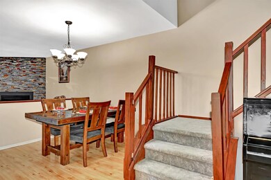 06-Dining Room_Staircase