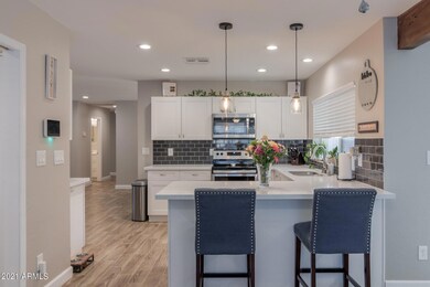 2508 W Straford Dr (13).jpg-SMALL