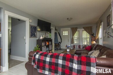 747 Sylvan Ct, Davenport, IA 52803 - photo 3