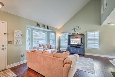 Mount Run LIVING ROOM