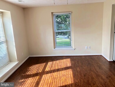 22405 Stablehouse Dr, Sterling, VA 20164 - photo 7