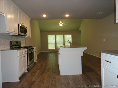 3804 S 33rd St, Broken Arrow, OK 74014 - photo 3