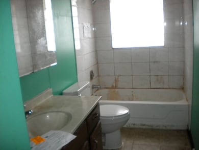 536 N Mcaree Rd, Waukegan, IL 60085 - photo 6