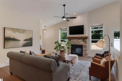 1733 Linden Ave unit 17, Traverse City, MI 49686 - photo 4