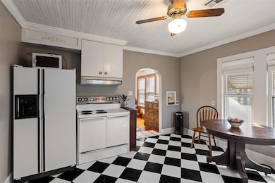 301 E Mckinley Ave, Apache, OK 73006 - photo 6