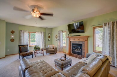 5252 Stoneman Dr, Fitchburg, WI 53711 - photo 4