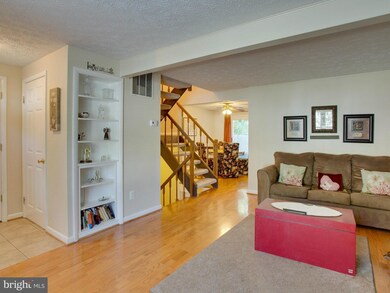 8107 Parkdale Ct, Springfield, VA 22153 - photo 4