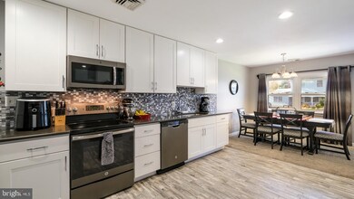 366 Blue Ridge Dr, Levittown, PA 19057 - photo 5