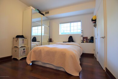 (7) Bedroom
