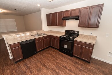 10943 Myrtle Oak St, Houston, TX 77016 - photo 4