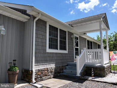 736 Marshall Ave, Colonial Beach, VA 22443 - photo 3