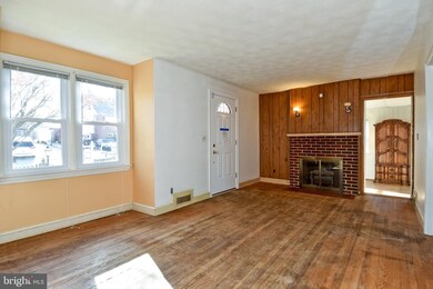 811 Heron Dr, Silver Spring, MD 20901 - photo 2