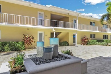 532 Broad Ave S unit 532, Naples, FL 34102 - photo 2