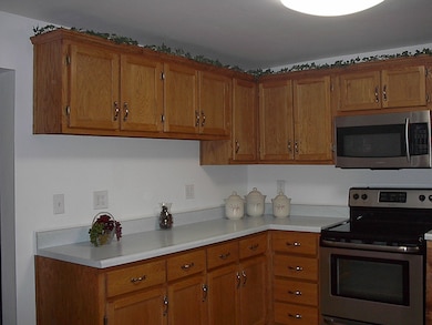 348 W 9th St, Auburn, IN 46706 - photo 5