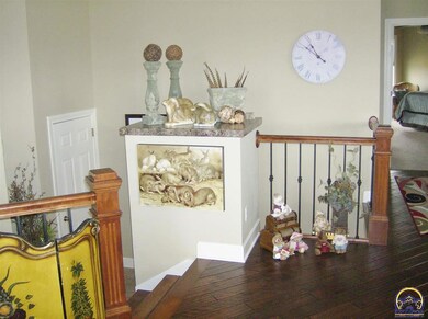 4100 SW Cambridge Ave, Topeka, KS 66610 - photo 3