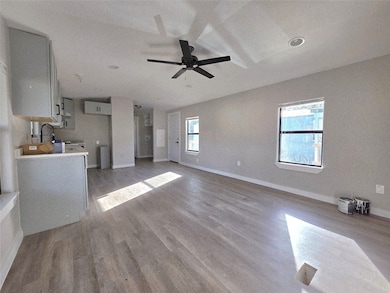 310 Paddock St unit 3, Willis, TX 77378 - photo 2