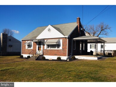 555 Lemon St, Pottstown, PA 19464 - photo 2