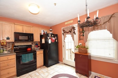7 Boxberry Ln, Rockland, MA 02370 - photo 2