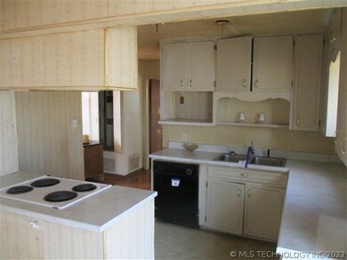 301 W Ottawa Ave, McAlester, OK 74501 - photo 3