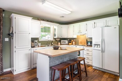 1009 Thelma Kitchen