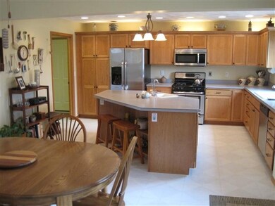 7137 N Shore Dr, Belleville, WI 53508 - photo 4