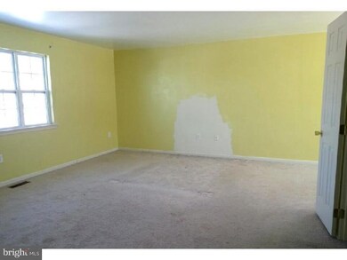 323 Crystal Rock Rd, Reading, PA 19605 - photo 7