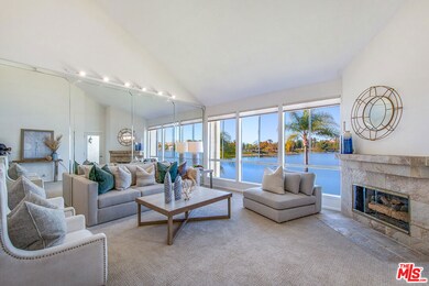 Great room with vaulted ceilings