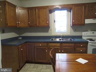 203 Fifth Ave W unit FRONT APT B, Forrester Center, WV 25438 - photo 7